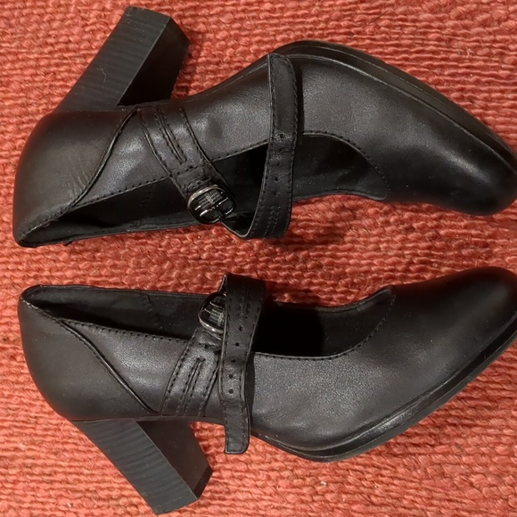 Clarks Leather Black Mary Jane Heels - Picture 5 of 10